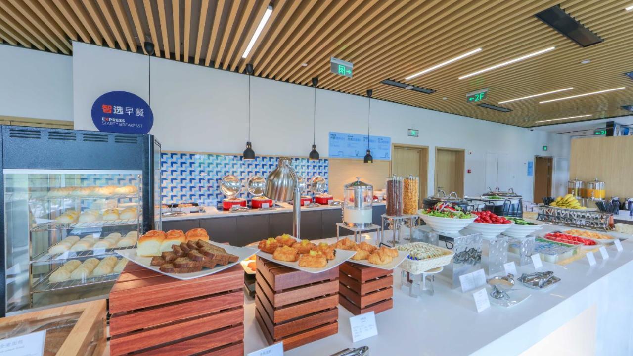 Holiday Inn Express Shanghai Pudong Airport By Ihg Luaran gambar