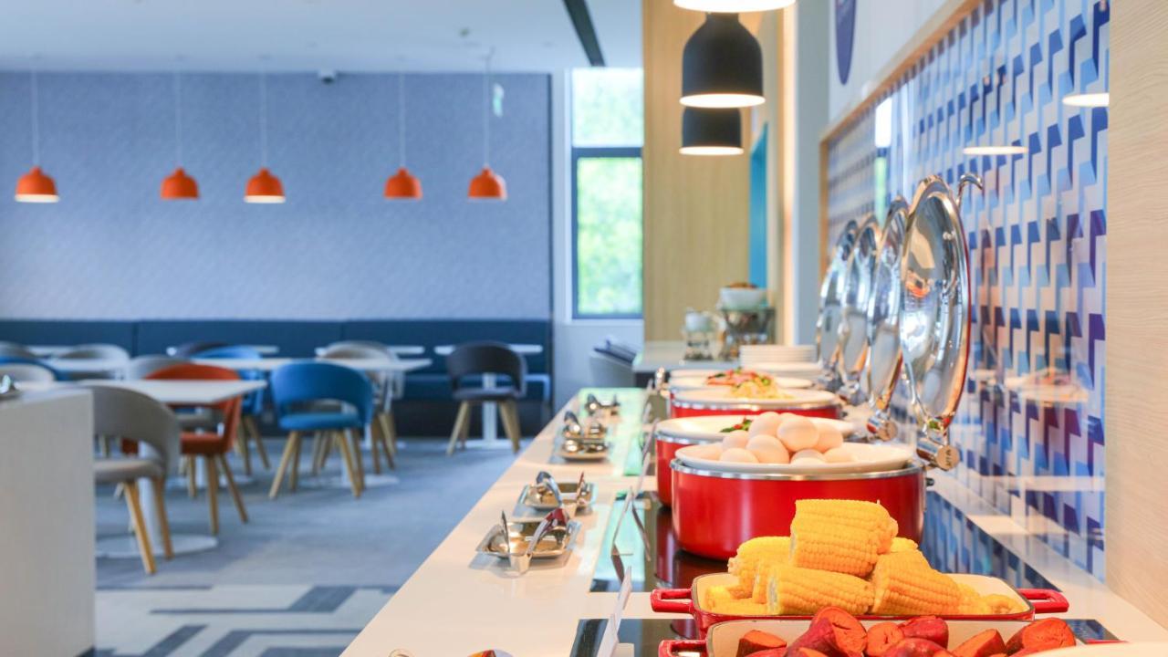 Holiday Inn Express Shanghai Pudong Airport By Ihg Luaran gambar